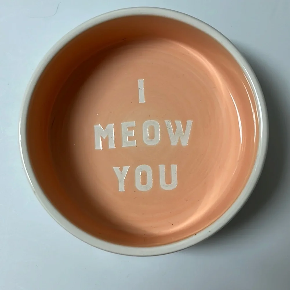 Cat bowl, earthenware. Like new condition.